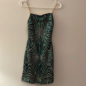 Emeral green sequin dress - Size Small - Lulu’s